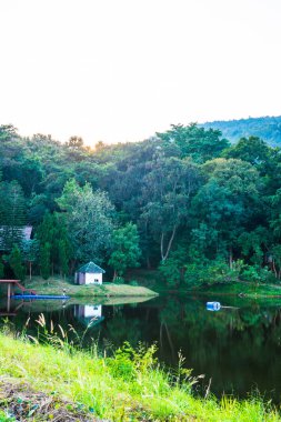 Mae Jok Luang rezervuarının manzara görüntüsü, Tayland.