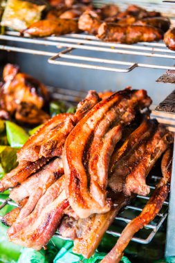 Izgarada kızartılmış domuz boynu, Tayland.