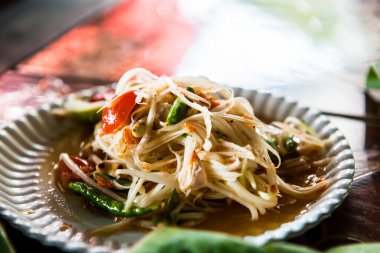 Papaya salatası veya Som Tum, Tayland.