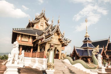 Tayland 'daki Ban Den Tapınağı' nda güzel bir Tayland tarzı kilise..