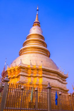 Güzel Lanna tapınağı Phrathat Hariphunchai, Tayland.