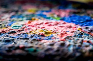 Masadaki çoklu renklerin arkaplanı