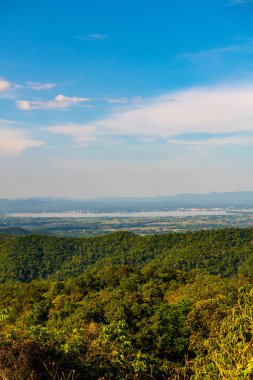 Tayland 'daki Kwan Phayao Gölü' nün üst manzarası.