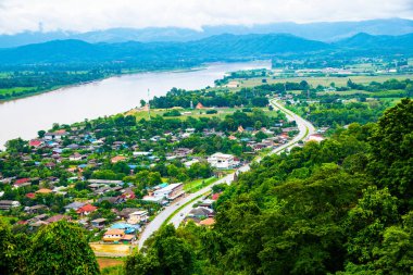 Tayland 'ın Chiang Saen şehrindeki Mekong nehrinin en üst manzarası..