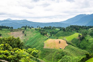Tayland 'ın Phayao eyaletindeki dağ manzarası.