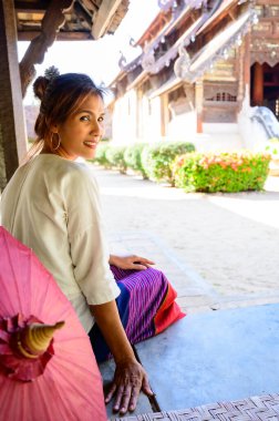 Lanna tarzı geçmişi olan Taylandlı kadın, Chiang Mai.