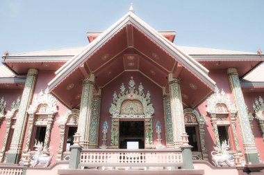 Prayodkhunpol 'deki güzel Tayland tarzı kilise Wiang Kalong Tapınağı, Tayland.