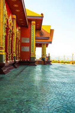 Prayodkhunpol 'deki güzel Tayland tarzı kilise Wiang Kalong Tapınağı, Tayland.