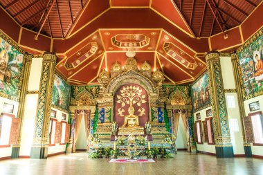 Prayodkhunpol 'deki güzel Buda heykeli Wiang Kalong Tapınağı, Tayland.