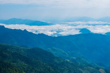 Tayland 'ın Chiangrai eyaletindeki Phu Chi Fa Manzarası' nda Dağ Manzarası.