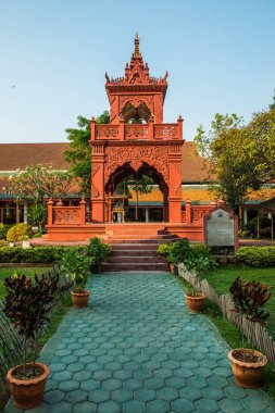 Tayland 'ın Lamphun şehrindeki güzel çan kulesi..