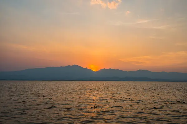 Захід Сонця Озері Кван Фаяо Таїланд — стокове фото