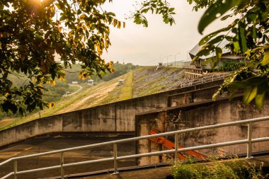 Mae Ngat Somboon Chon Barajı, Tayland.