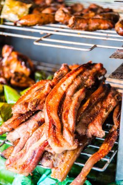 Izgarada kızartılmış domuz boynu, Tayland.