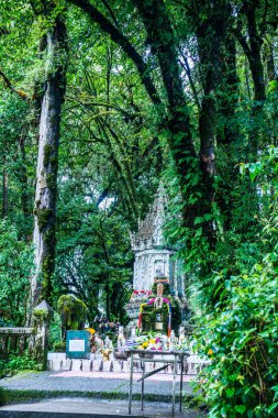 Doi Inthanon Ulusal Parkı 'ndaki Kral Inthanon Anıt Tapınağı, Tayland.