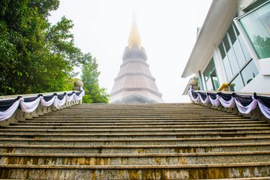 Doi Inthanon Ulusal Parkı, Tayland 'da dağda güzel bir stupa..