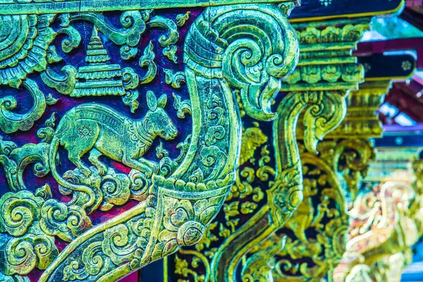 泰国兰娜风格的庙宇木雕 — 图库照片