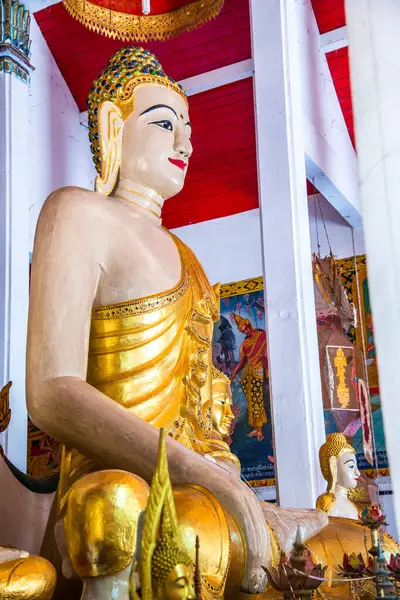 Красивий Білий Будда Хуа Віанг Тай Храмі Таїланд — стокове фото