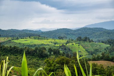 Tayland 'ın Phayao eyaletindeki dağ manzarası.
