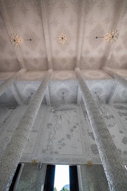 Tayland 'daki Hyuaplakang tapınağındaki Tayland tarzı kilisede çok güzel kalıplar var..