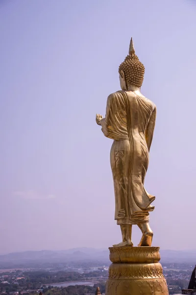 Promenad Guldbuddhastaty Vid Phra Det Där Khao Noi Templet Thailand — Stockfoto