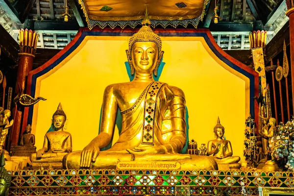 泰国潘腾龙寺兰娜式佛陀 — 图库照片