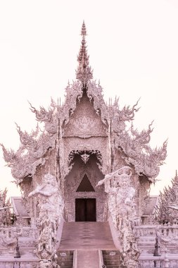 Tayland 'ın Chiang Rai bölgesindeki Rong Khun tapınağı..