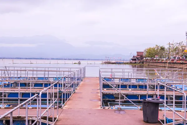 泰国关帕亚奥湖鱼笼 — 图库照片