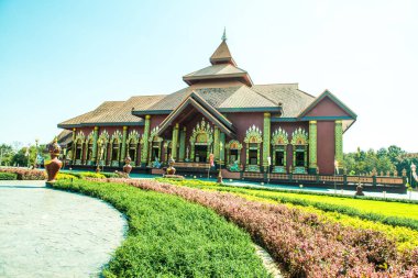 Prayodkhunpol 'deki güzel Tayland tarzı kilise Wiang Kalong Tapınağı, Tayland.