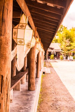 Tayland Cherntawan Uluslararası Meditasyon Merkezi 'ndeki güzel ahşap bina..