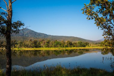 Tayland 'ın Chiangmai ilindeki Huay Tueng Tao gölünün manzara manzarası.