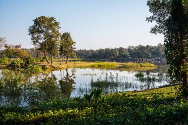 Tayland 'ın Chiangmai ilindeki Huay Tueng Tao gölünün manzara manzarası.