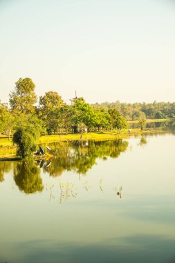 Tayland 'ın Chiangmai ilindeki Huay Tueng Tao gölünün manzara manzarası.