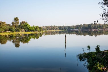 Tayland 'ın Chiangmai ilindeki Huay Tueng Tao gölünün manzara manzarası.