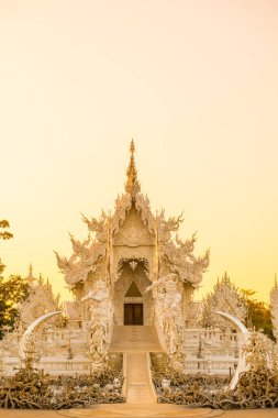 Tayland 'ın Chiang Rai bölgesindeki Rong Khun tapınağı..