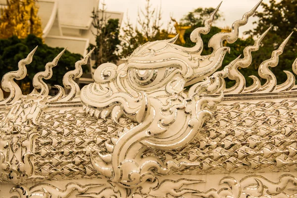 泰国荣坤寺的雕塑装饰艺术 — 图库照片