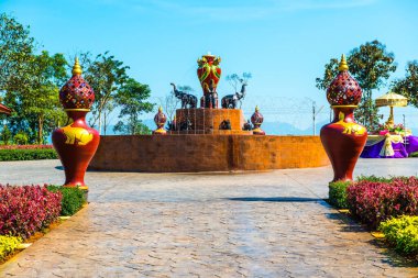 Prayodkhunpol 'deki güzel çeşme Wiang Kalong Tapınağı, Tayland.