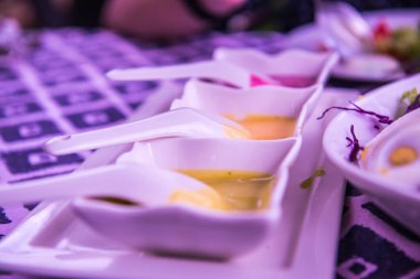 Tayland 'da beyaz kasede salata sosu..