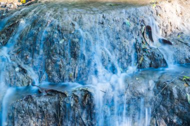Tan Tong Şelalesi 'nde su akıyor, Tayland.