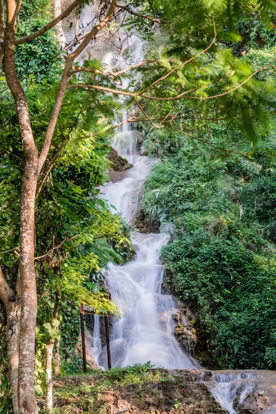 Phayao Eyaleti, Tayland, tan Tong şelale.