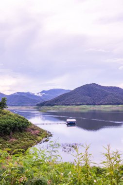 Mae Kuang Udom Thara barajının manzara manzarası, Tayland.