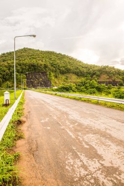 Mae Kuang Udom Thara Barajı Yolu, Tayland.