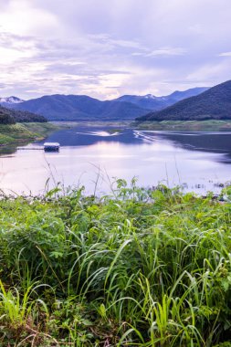 Mae Kuang Udom Thara barajının manzara manzarası, Tayland.