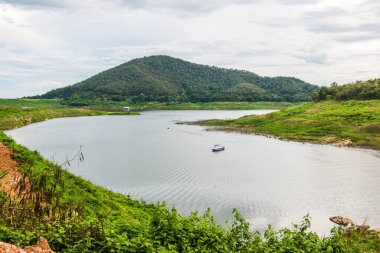 Mae Kuang Udom Thara barajının manzara manzarası, Tayland.