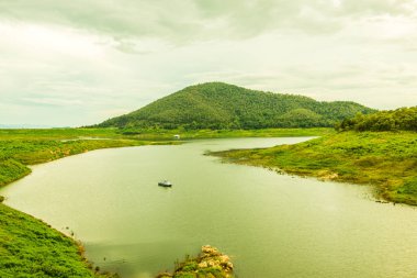 Mae Kuang Udom Thara barajının manzara manzarası, Tayland.