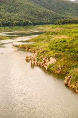 Mae Kuang Udom Thara barajının manzara manzarası, Tayland.