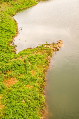 Mae Kuang Udom Thara barajının manzara manzarası, Tayland.