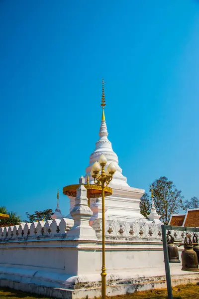Valkoinen Pagodi Nan City Thaimaa — kuvapankkivalokuva