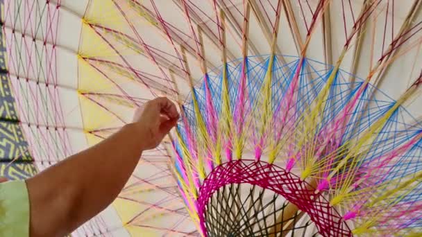 Strängtråd För Att Göra Paraplyer Lanna Stil Chiang Mai Provinsen — Stockvideo