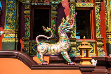 Himmapan hayvan heykeli Prayodkhunpol Wiang Kalong Tapınağı, Tayland.